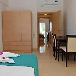 Apartahotel Cavo D' Oro 3*
