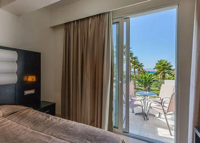 Cavo D' Oro Aparthotel 3*