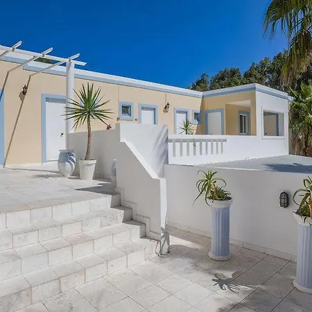 شقة فندقية Cavo D' Oro 3*